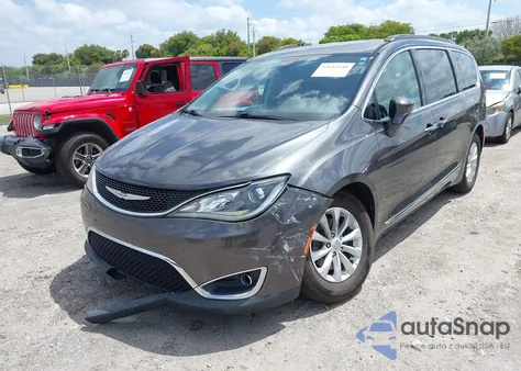 2017 Chrysler Pacifica Touring-L z USA, uszkodzony, nr VIN 2C4RC1BG9HR613024